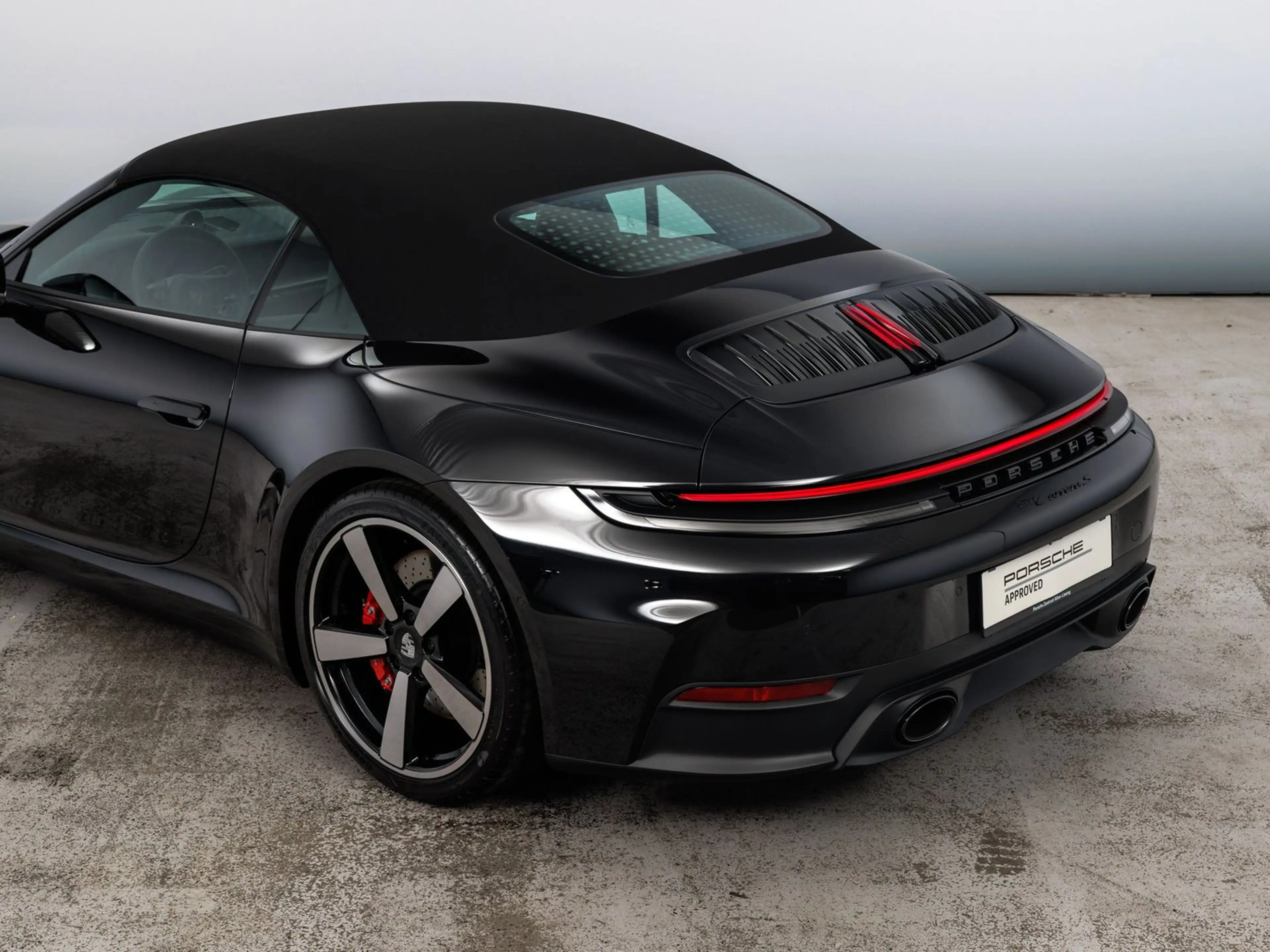 Porsche 911 Carrera S Cabriolet — photo 12