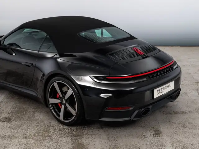 Porsche 911 view 12
