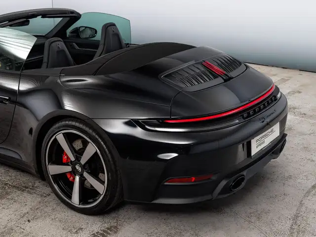 Porsche 911 view 9