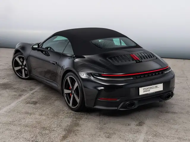 Porsche 911 view 11