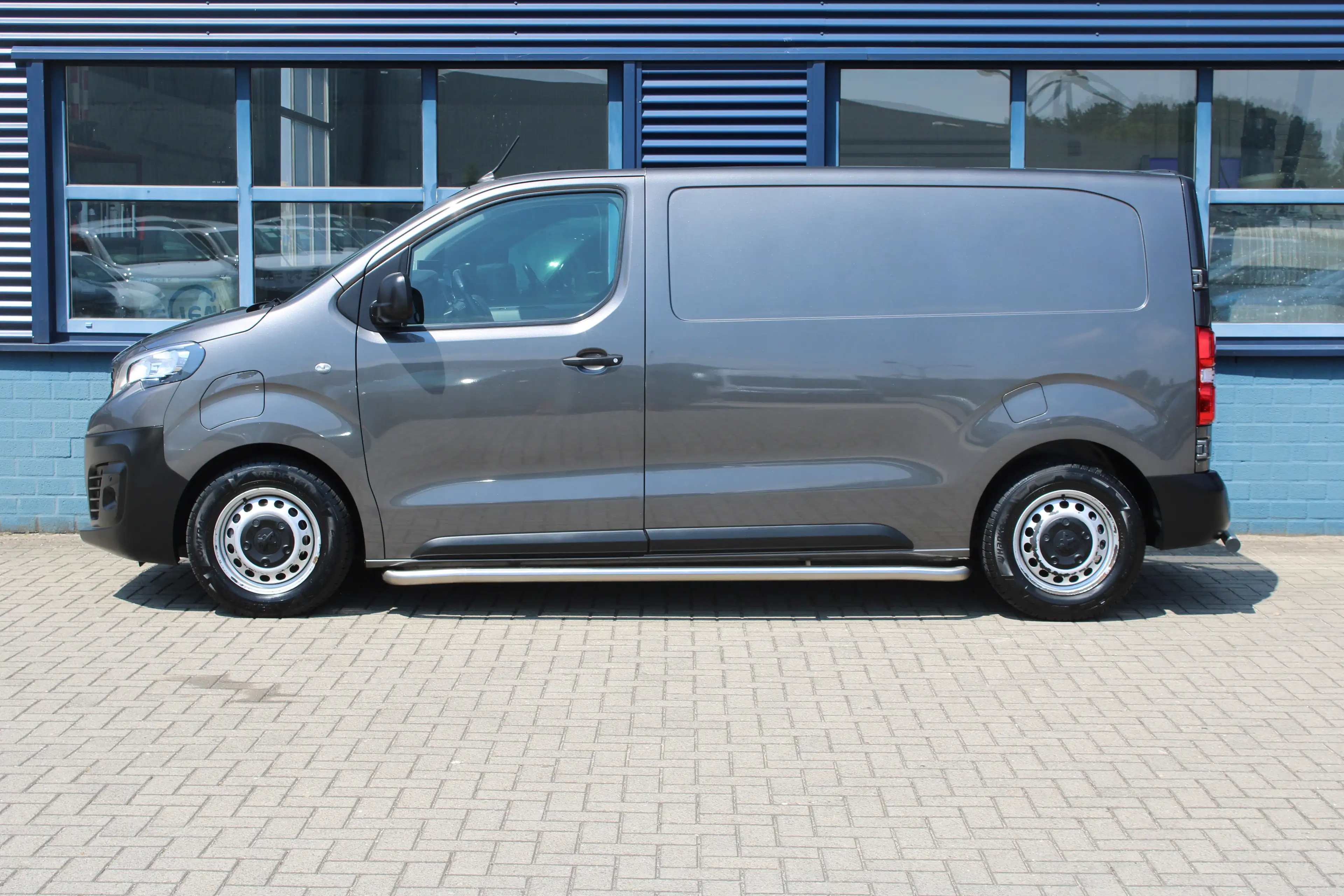 Peugeot e-Expert 75 kWh | CAMERA | BETIMMERING | SIDE + BACK BARS | — photo 3