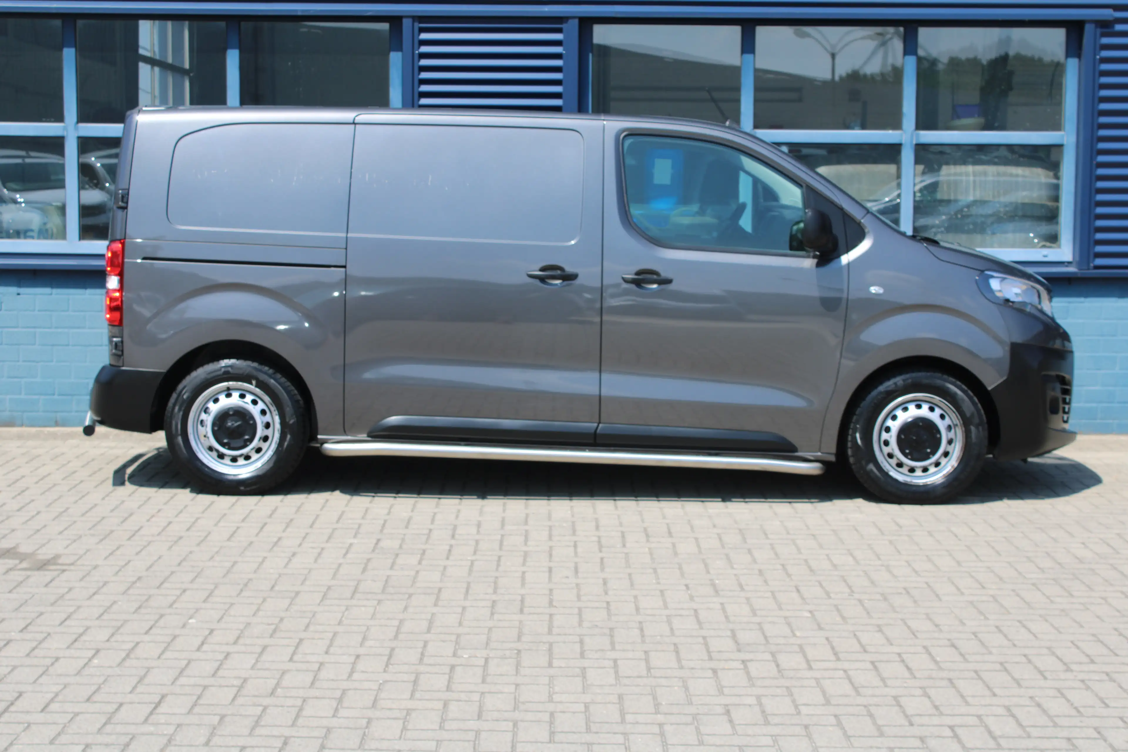 Peugeot e-Expert 75 kWh | CAMERA | BETIMMERING | SIDE + BACK BARS | — photo 9
