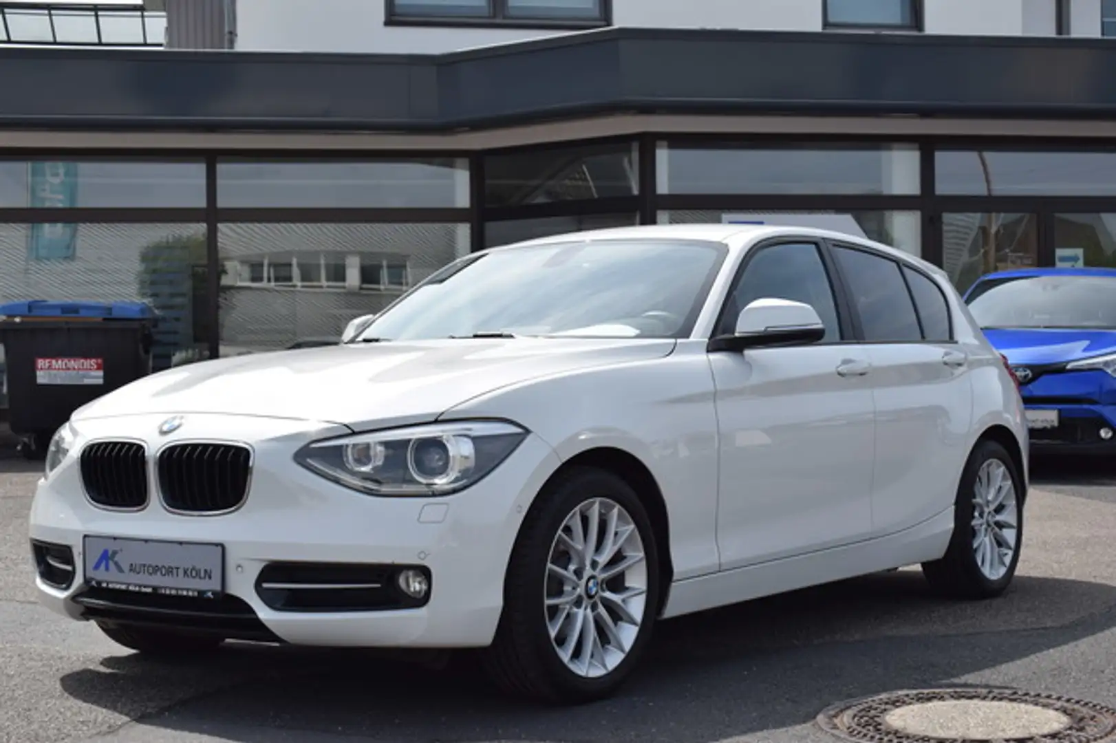 BMW 116 i*Sportline*Xenon*Navi*Kamera* White - 2