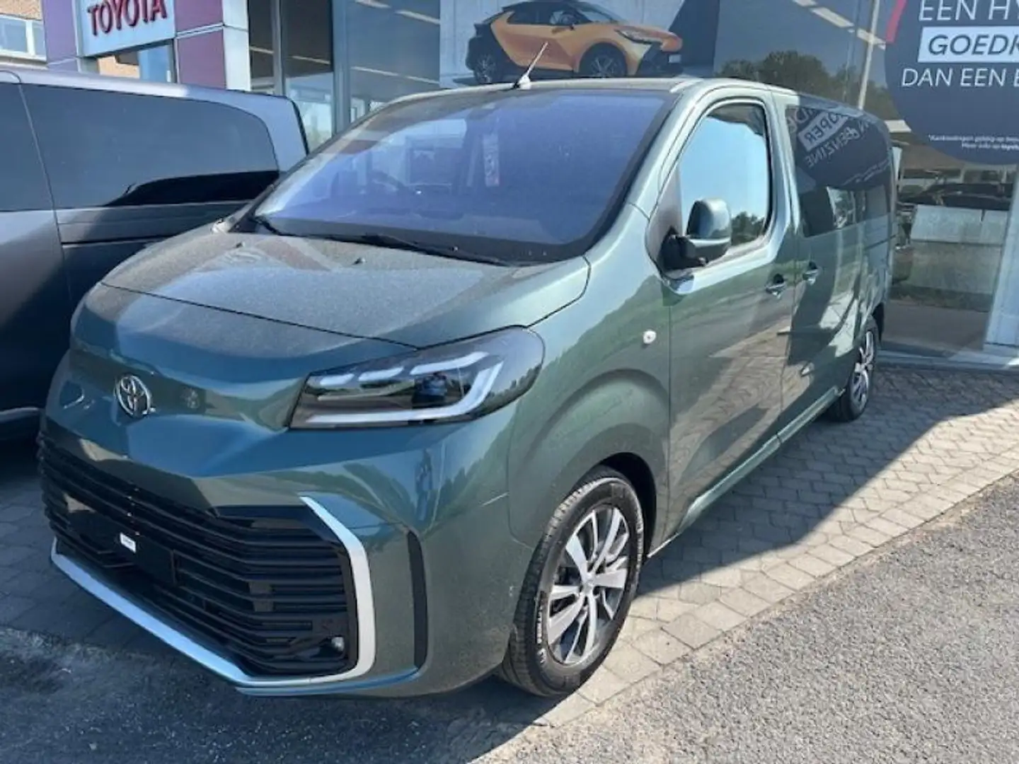 Toyota Verso Family Panoramic roof  PR  8pl Proace Verso Family Grün - 1