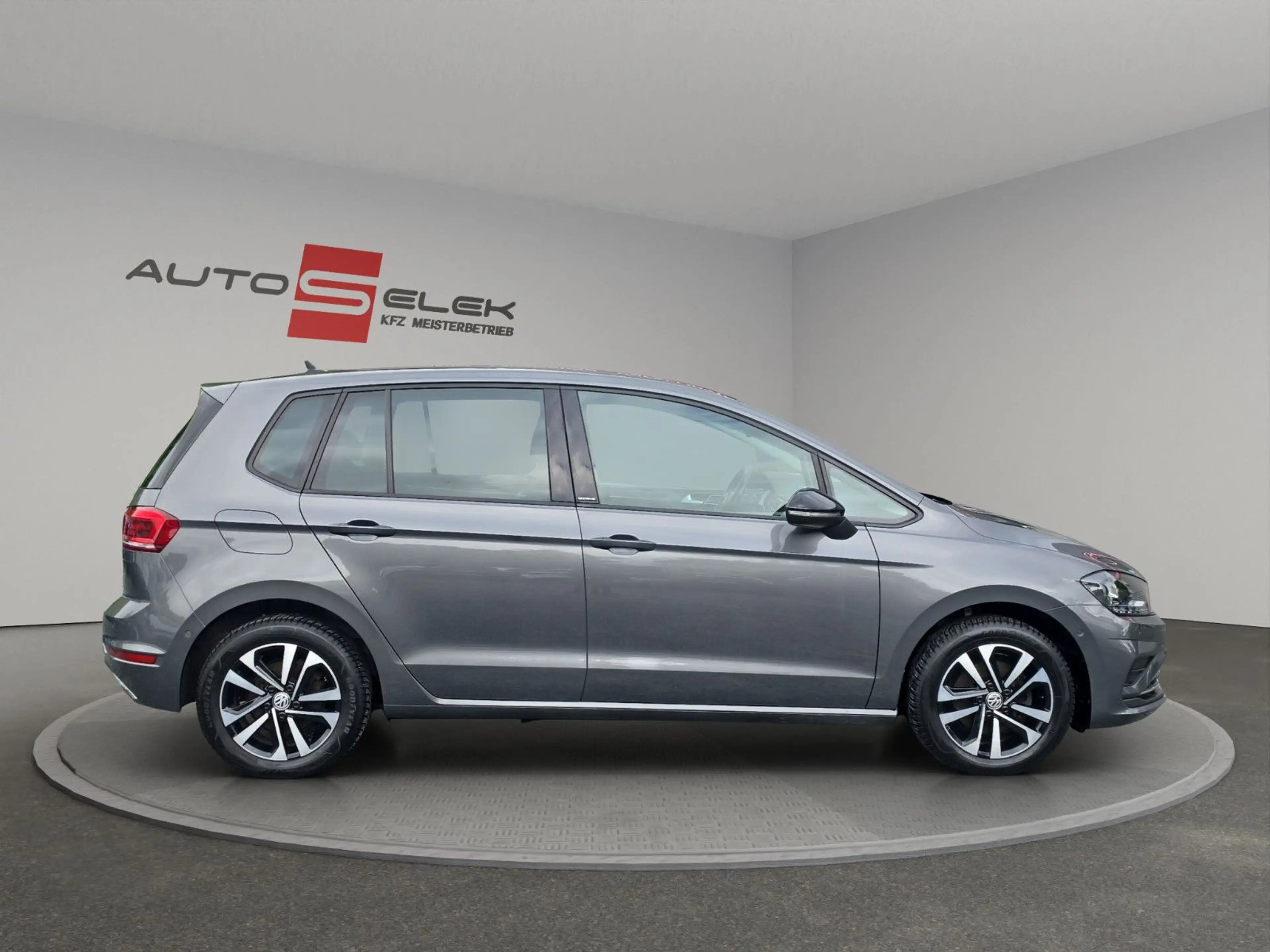 Volkswagen Golf Sportsvan VII IQ.DRIVE AHK NAVI SHZ — photo 6