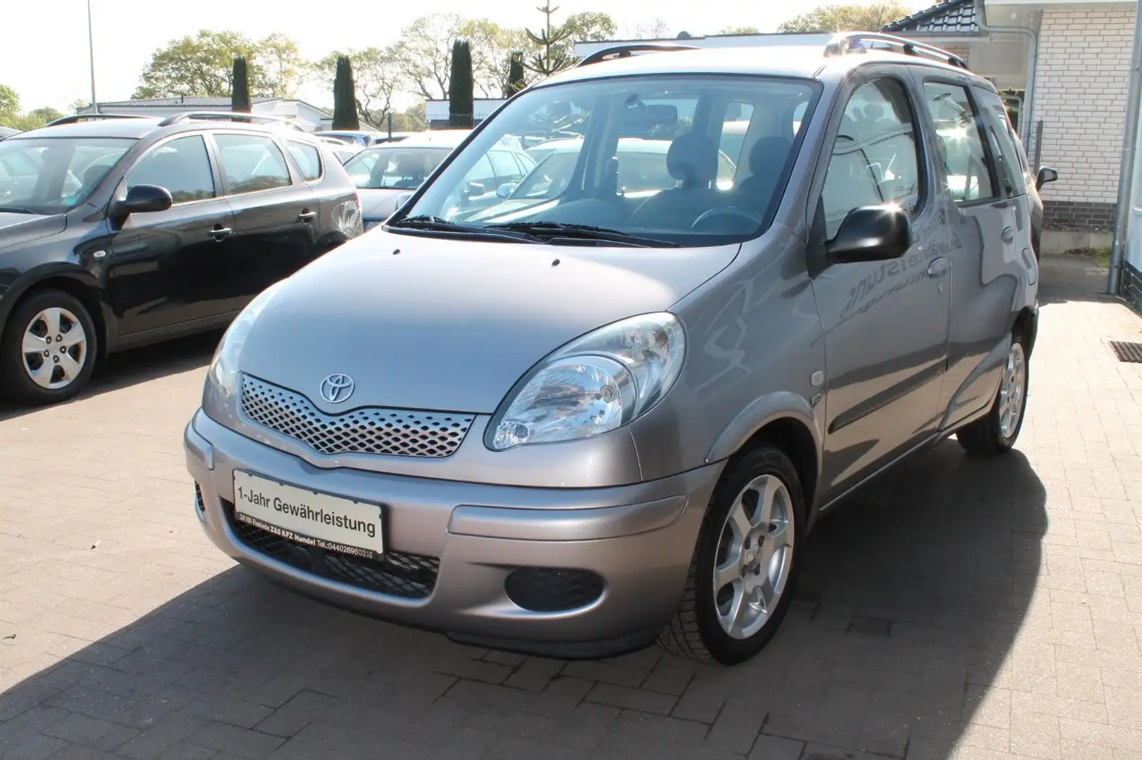 Toyota Yaris Verso 1.3 Sol *TÜV-NEU* Grau - 2
