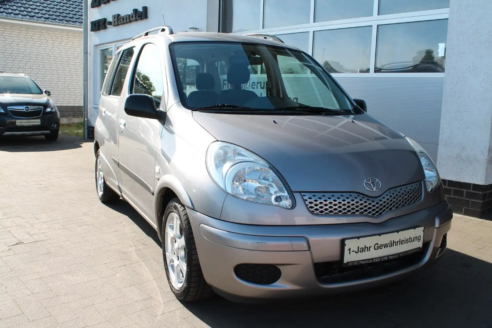 Toyota Yaris Verso 1.3 Sol *TÜV-NEU* Grau - 1
