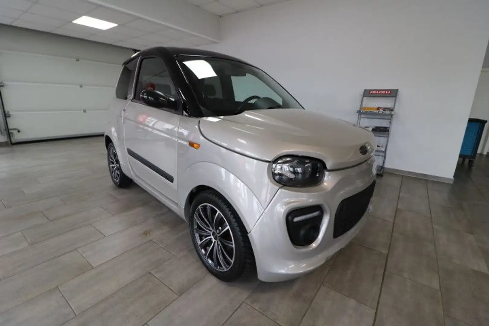 Microcar M.Go 6 Leichtkraftfahrzeug 45 km/h Silber - 1