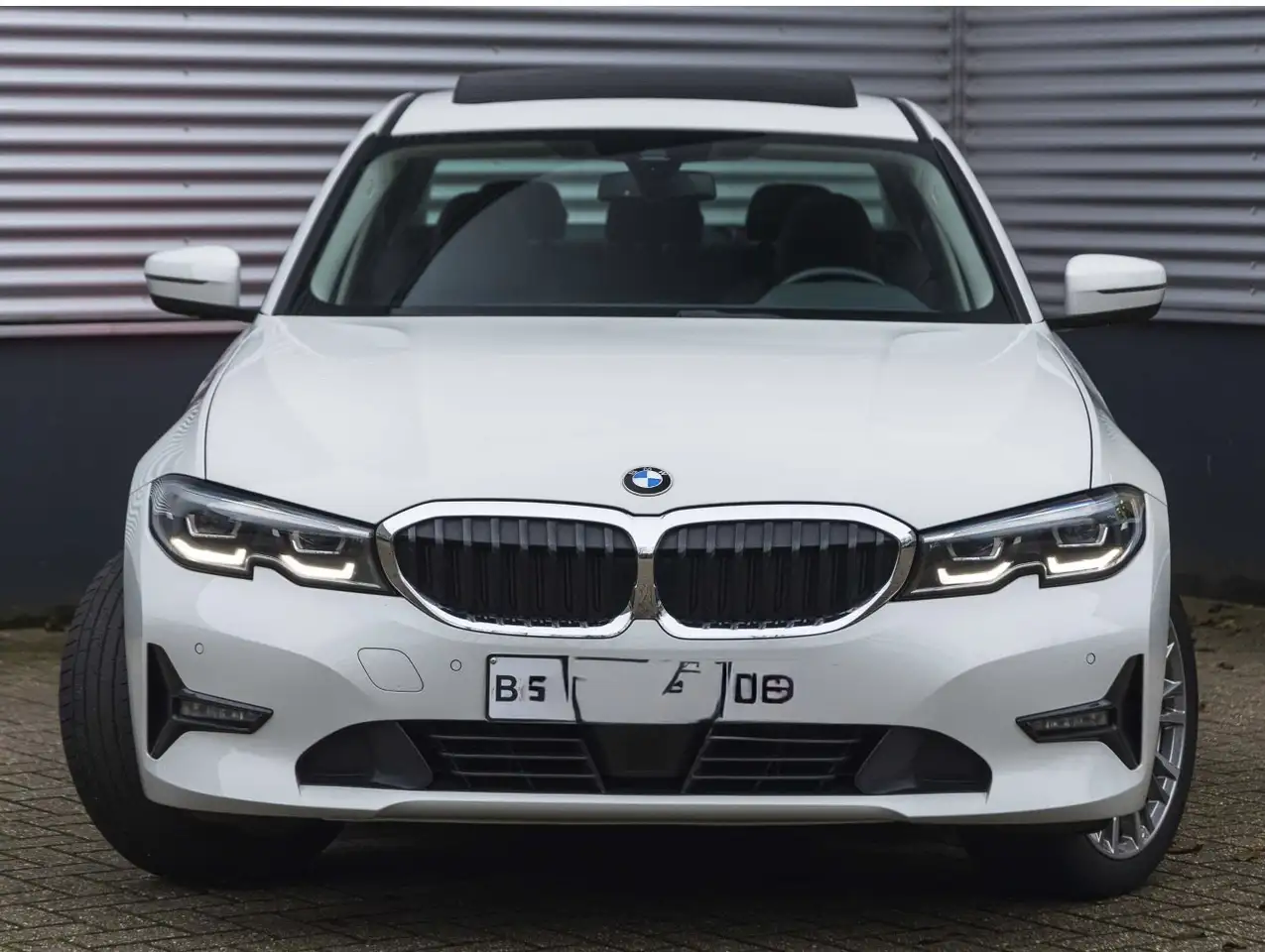 BMW 330