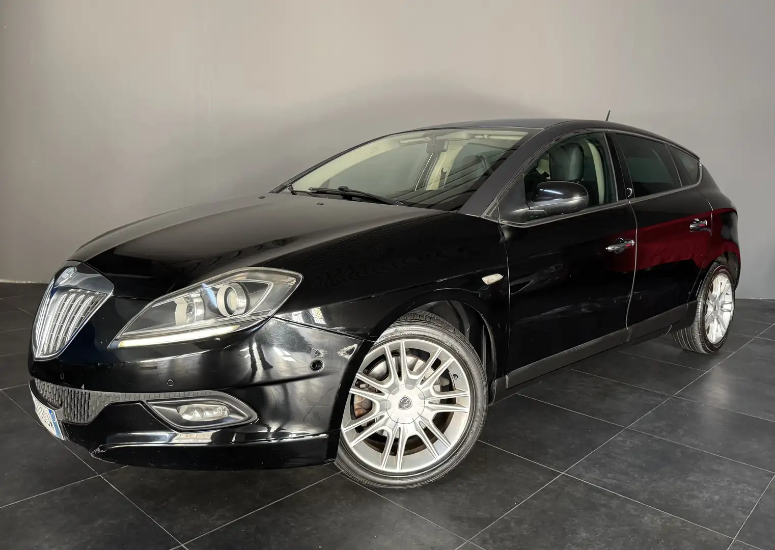 Lancia Delta 2.0 mjt Executive 165cv INTERNI IN PELLE - 2