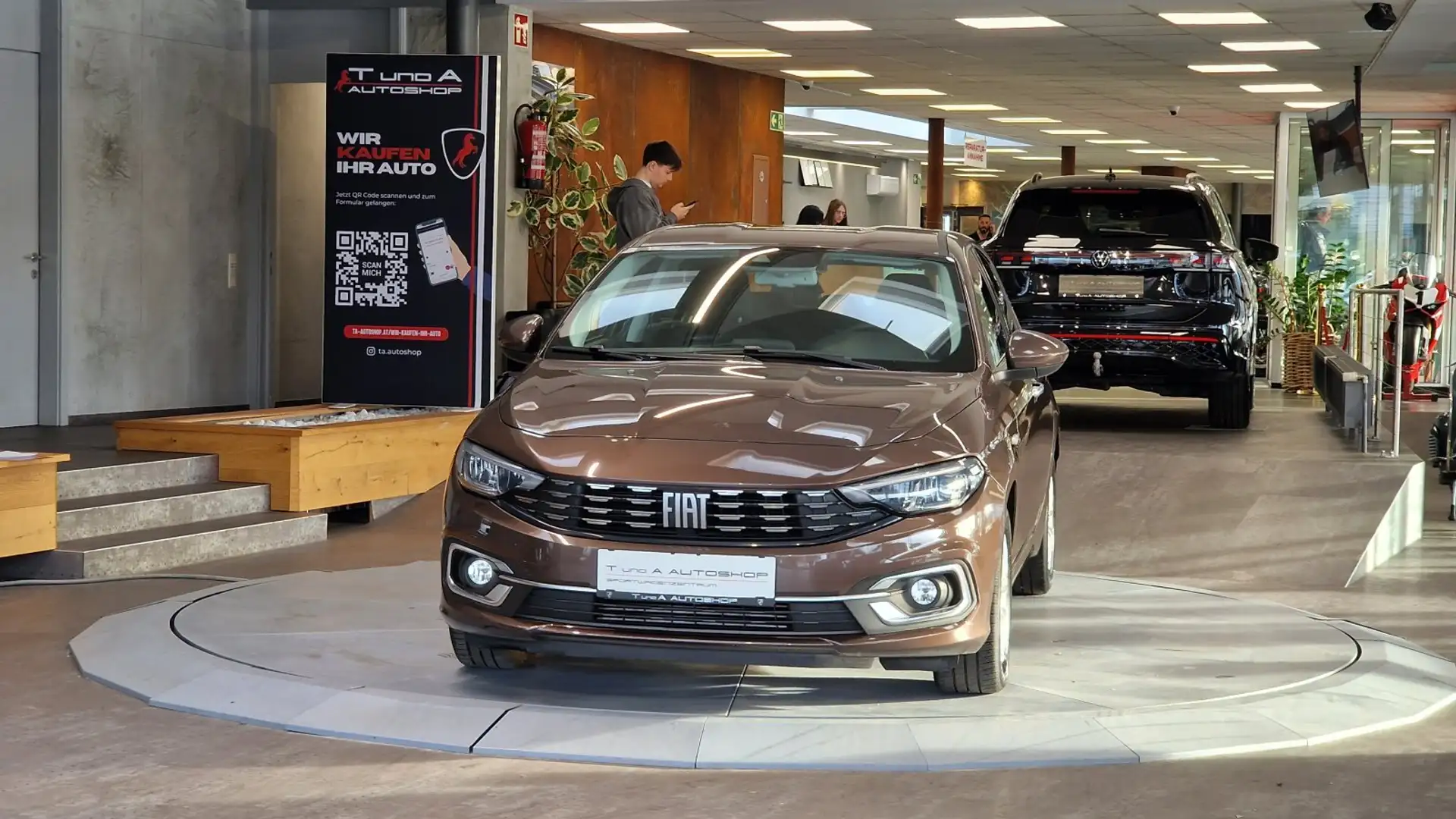 Fiat Tipo 1.6 Life Hatchback *Navi*Tempomat*PDC* Braun - 2