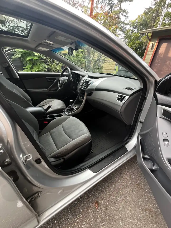 Hyundai ELANTRA fotografie Hyundai ELANTRA