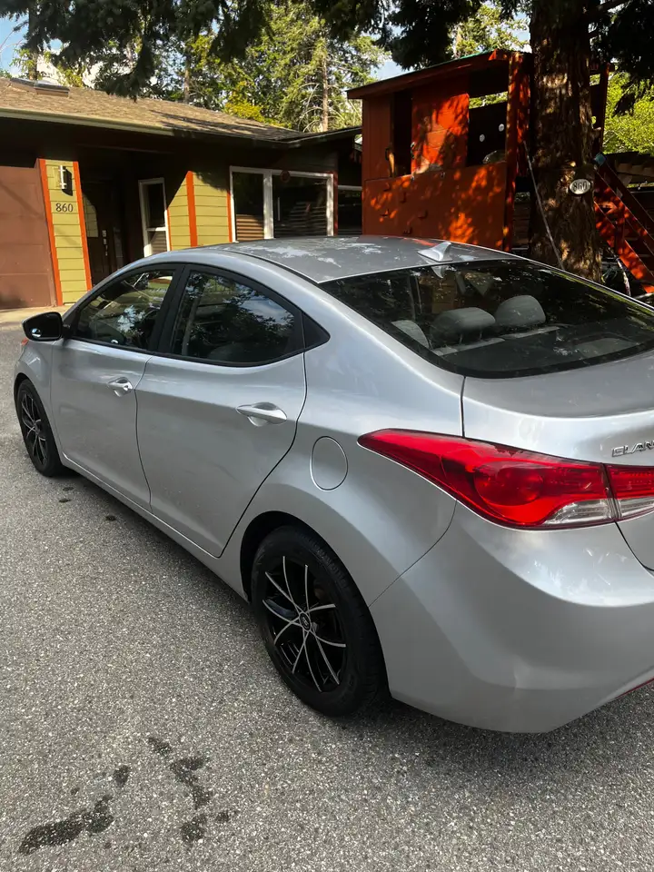 Hyundai ELANTRA fotografie Hyundai ELANTRA