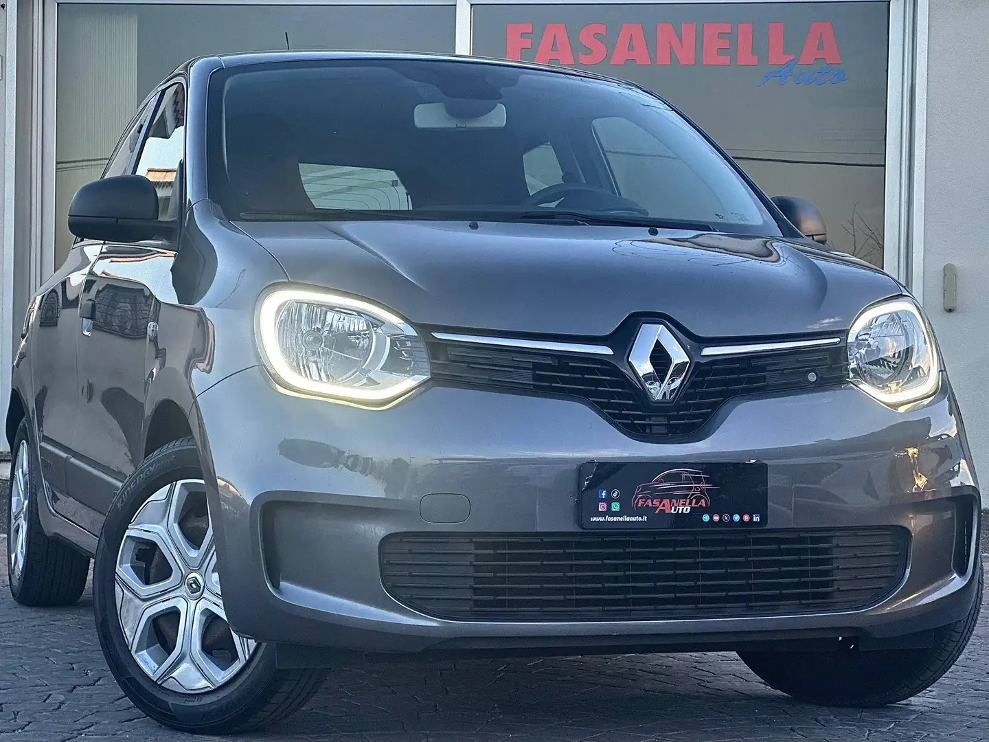 Renault Twingo TWINGO 1.0 BENZ - UNICO PROPRIETARIO - NO VINCOLI Grigio - 1