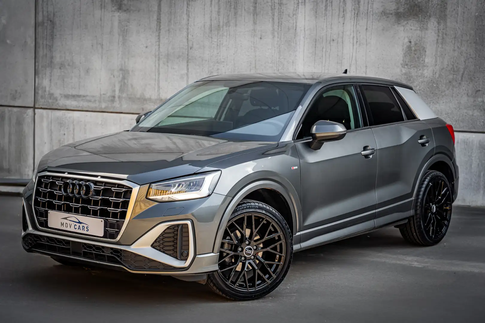 Audi Q2 35 TFSI S line Grijs - 1