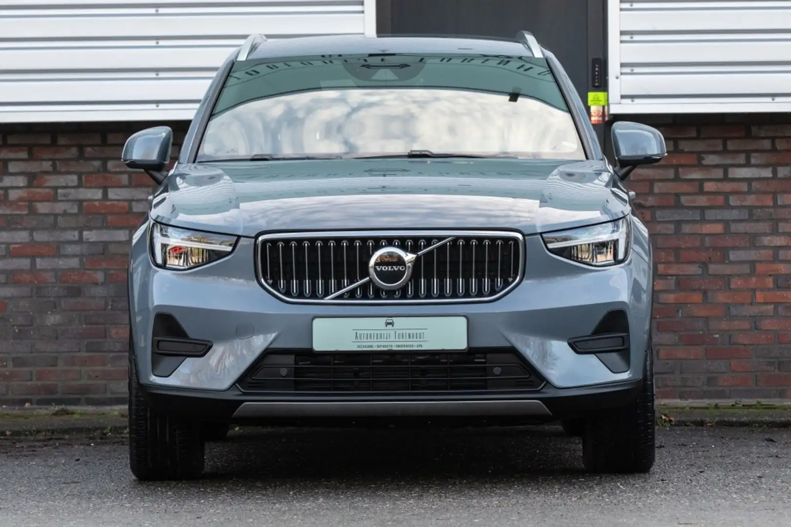 Volvo XC40 Core Recharge Plug-In Hybrid 2WD Grau - 1