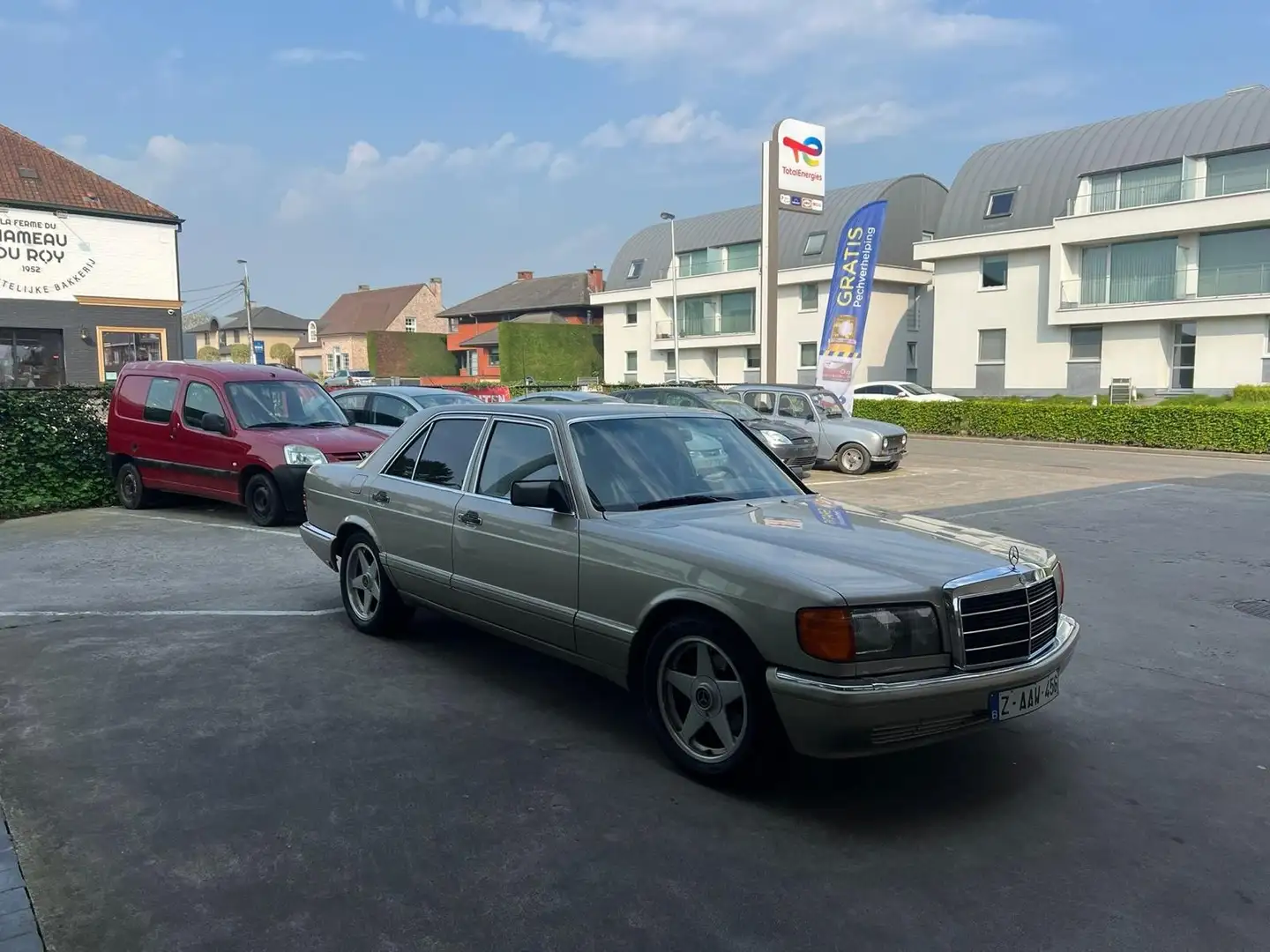 Mercedes-Benz 260 SE Bronze - 2