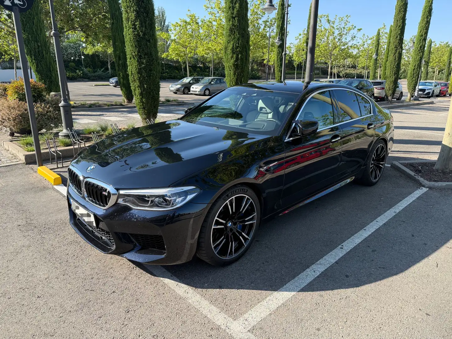 BMW M5 F90 Individual B&W NV - 2