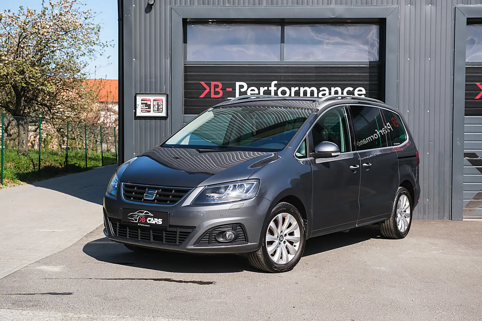 SEAT Alhambra Executive 2,0 TDI/ BI-XENON/SHZ/RFK/NAVI/PDC/TE... Grau - 1