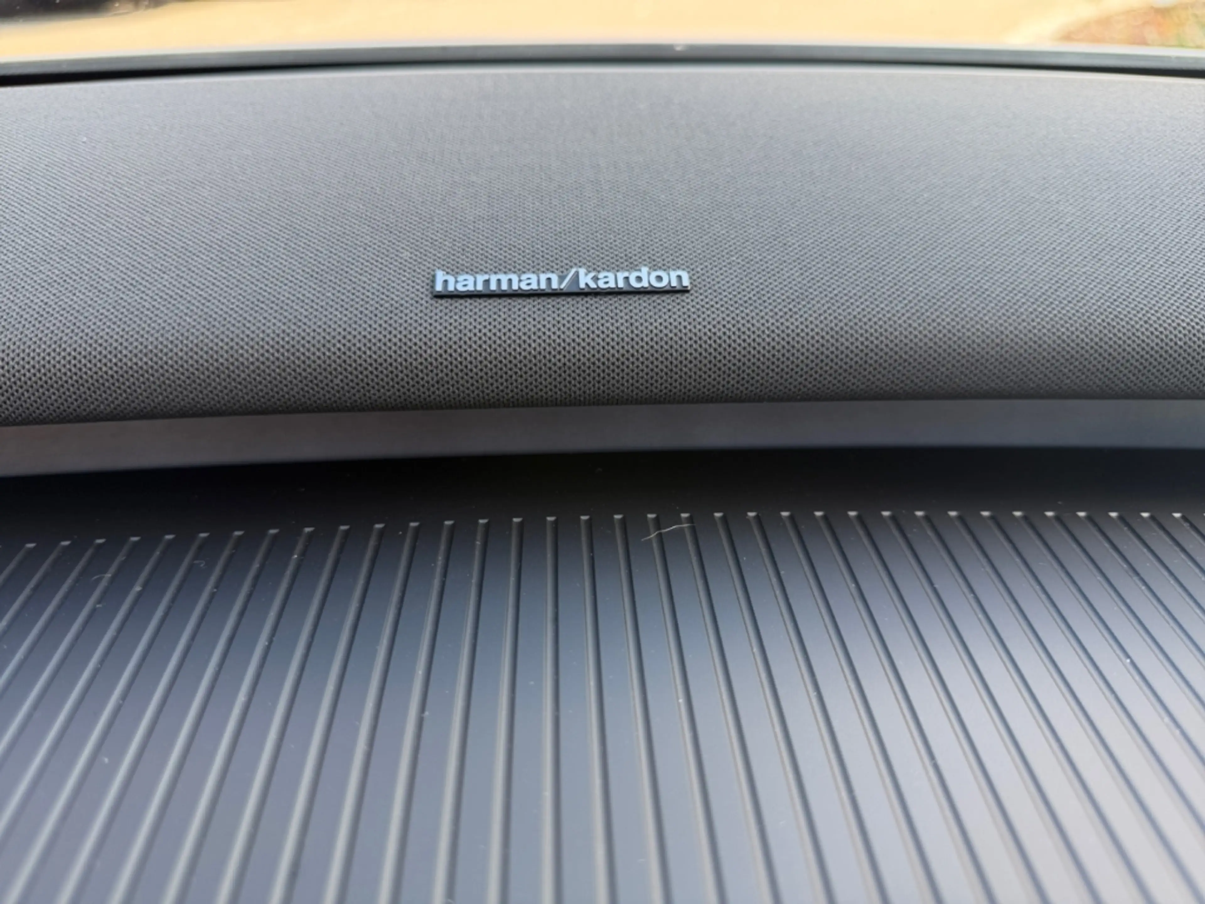 Volvo EX30 Ultra AWD Performance Electric HarmannKardon Stand — photo 13