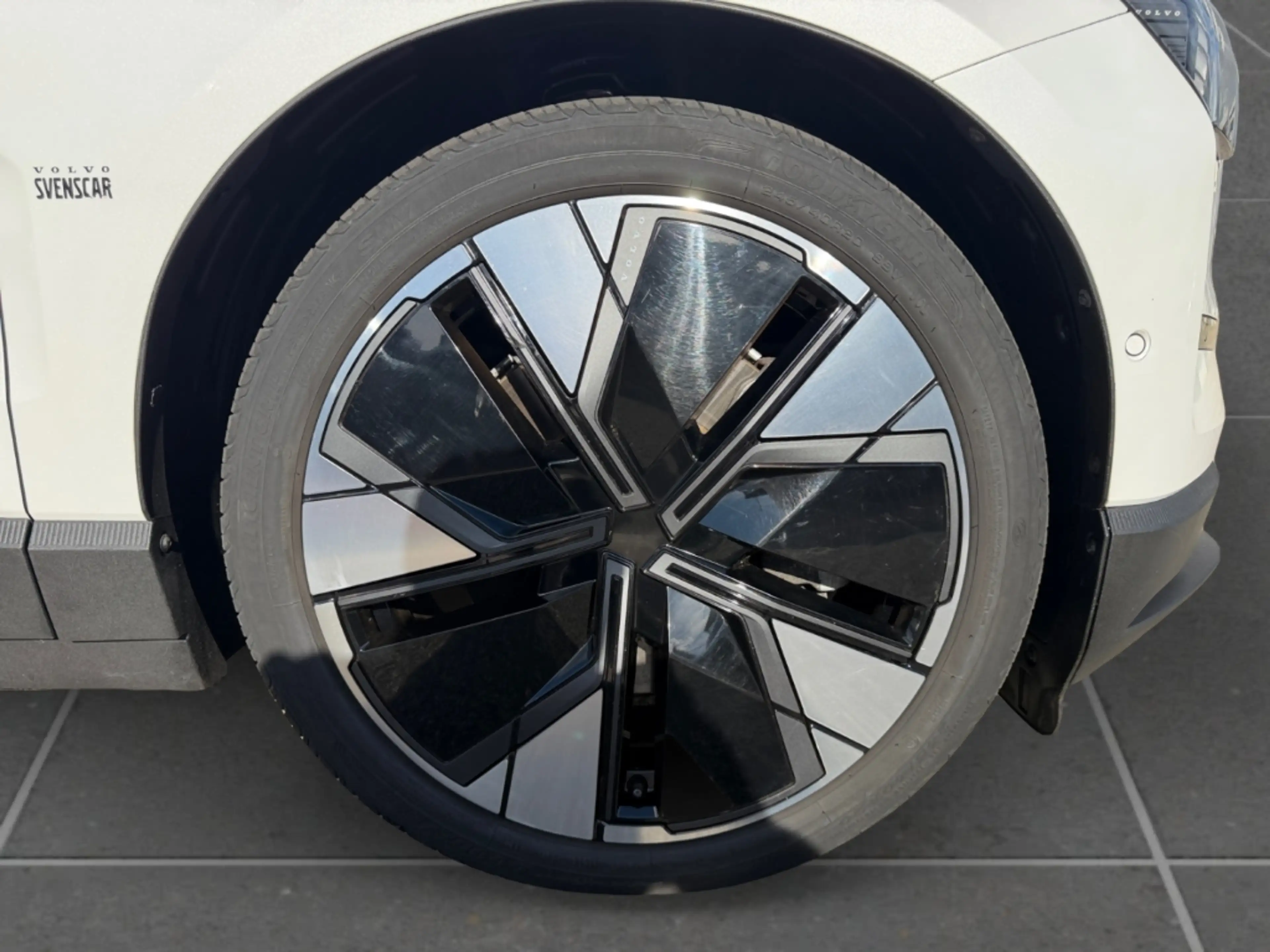 Volvo EX30 Ultra AWD Performance Electric HarmannKardon Stand — photo 9