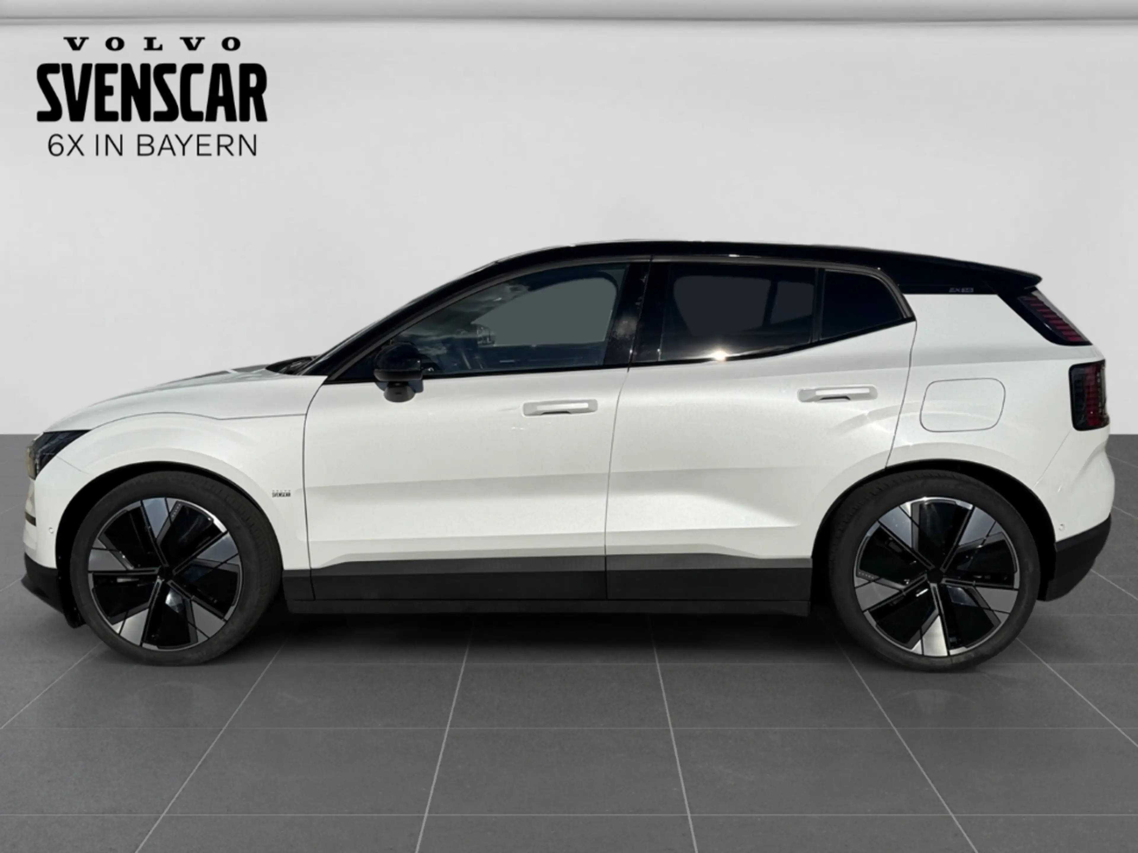 Volvo EX30 Ultra AWD Performance Electric HarmannKardon Stand — photo 2