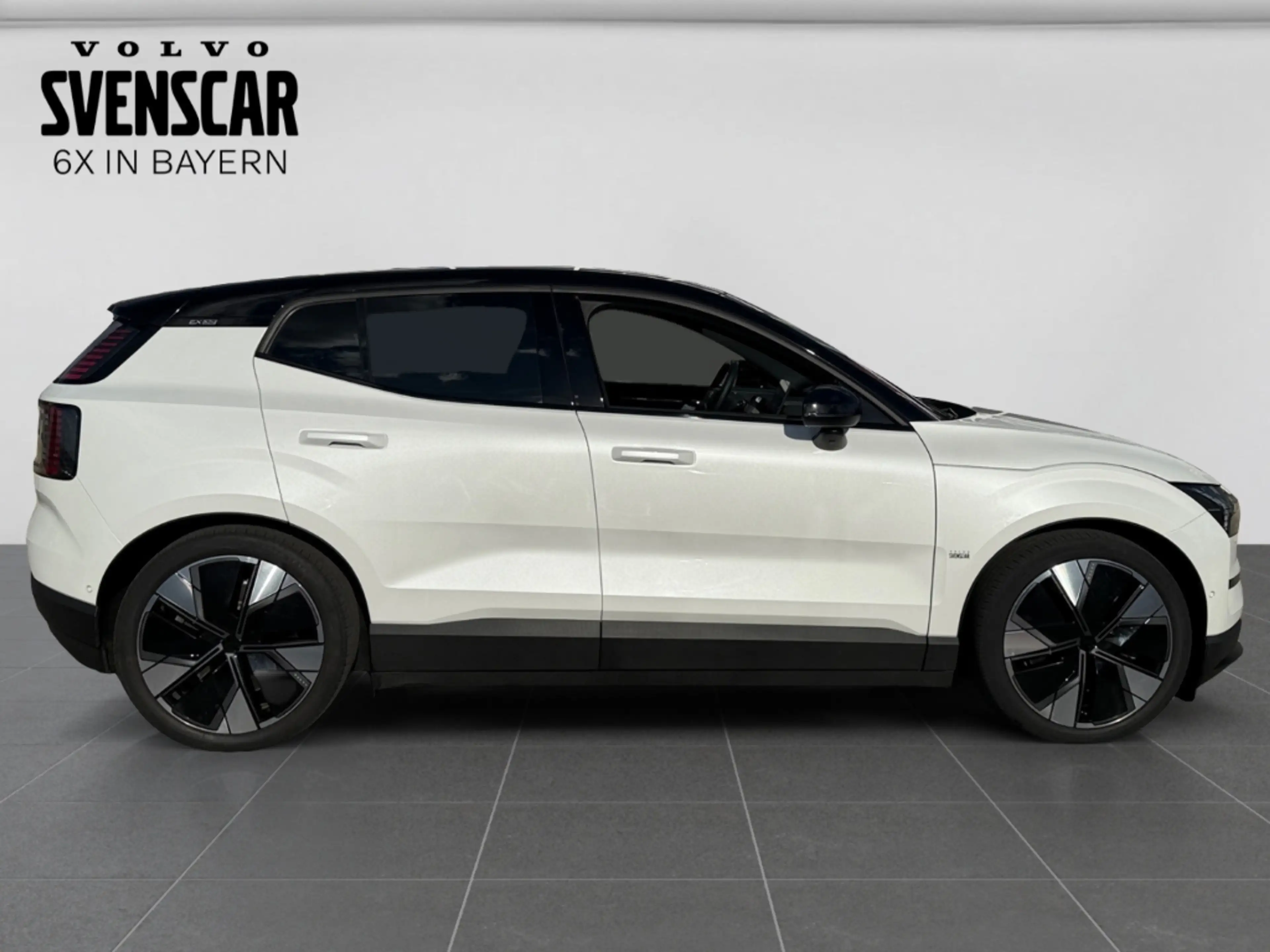 Volvo EX30 Ultra AWD Performance Electric HarmannKardon Stand — photo 6