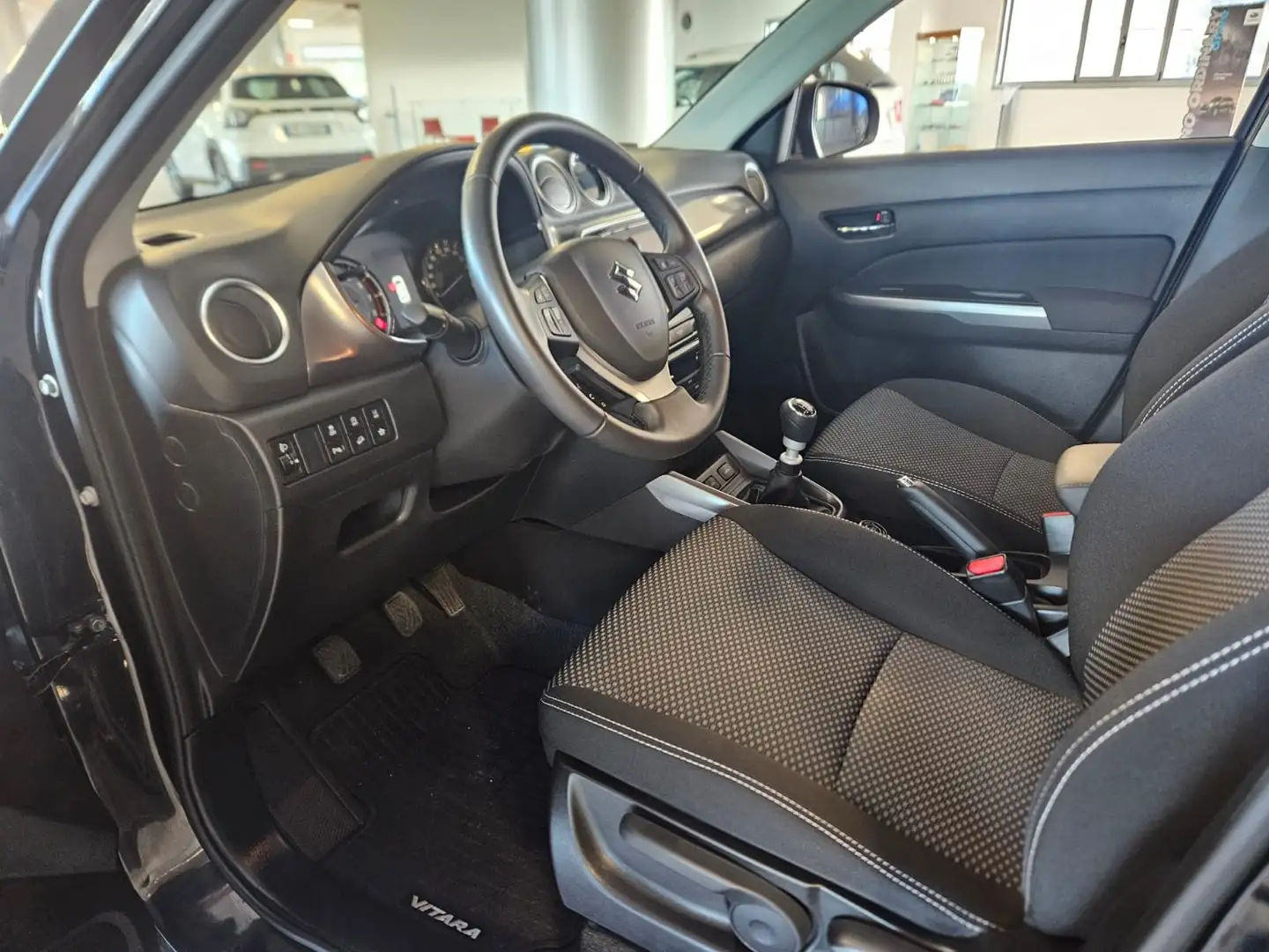 Suzuki Vitara 4x4 AllGrip 129cv Cool+ Nero - 2