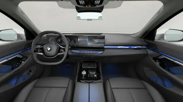 BMW 5 Series view 4