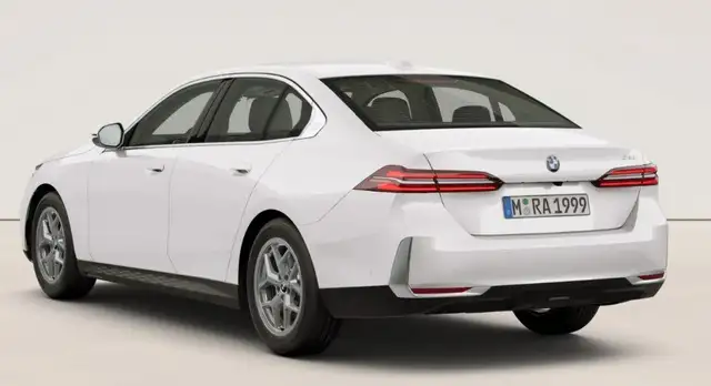 BMW 5 Series view 3