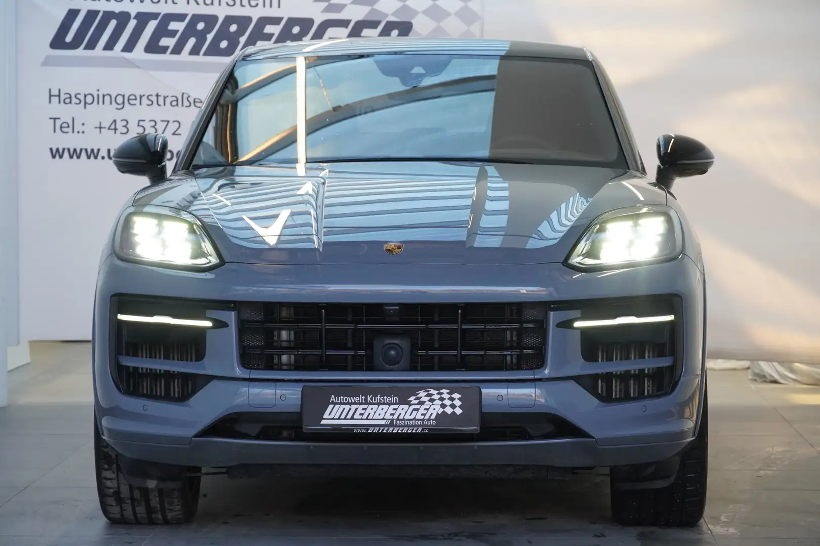 Porsche Cayenne E-Hybrid Grau - 1