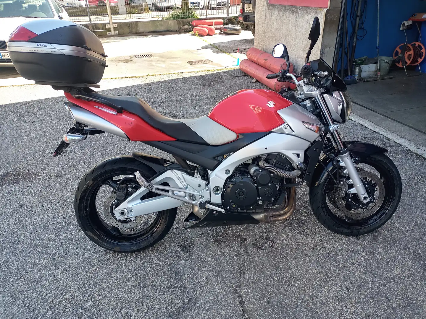 Suzuki GSR 600 Roşu - 2