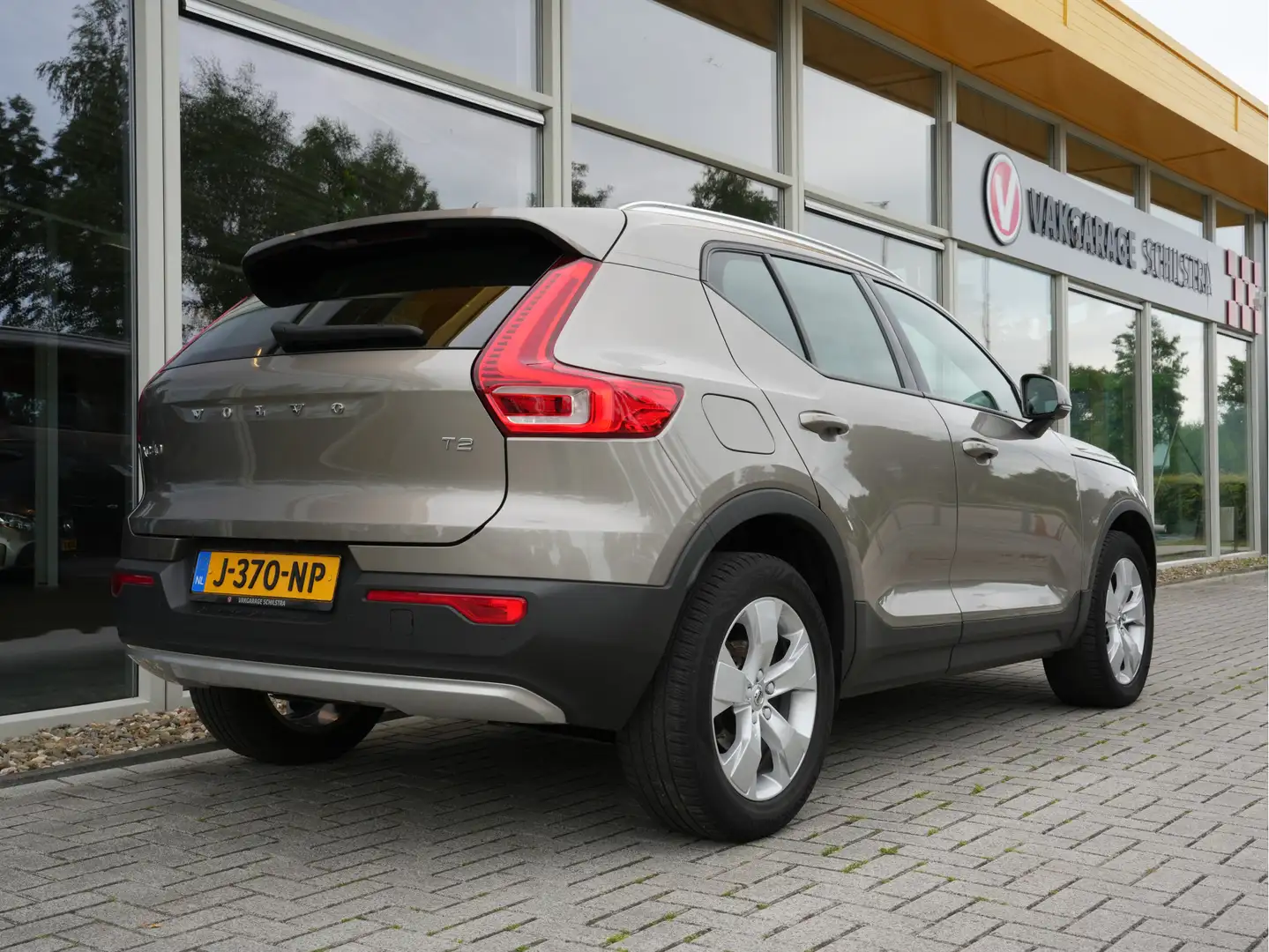 Volvo XC40 1.5 T2 Business Pro Gris - 2