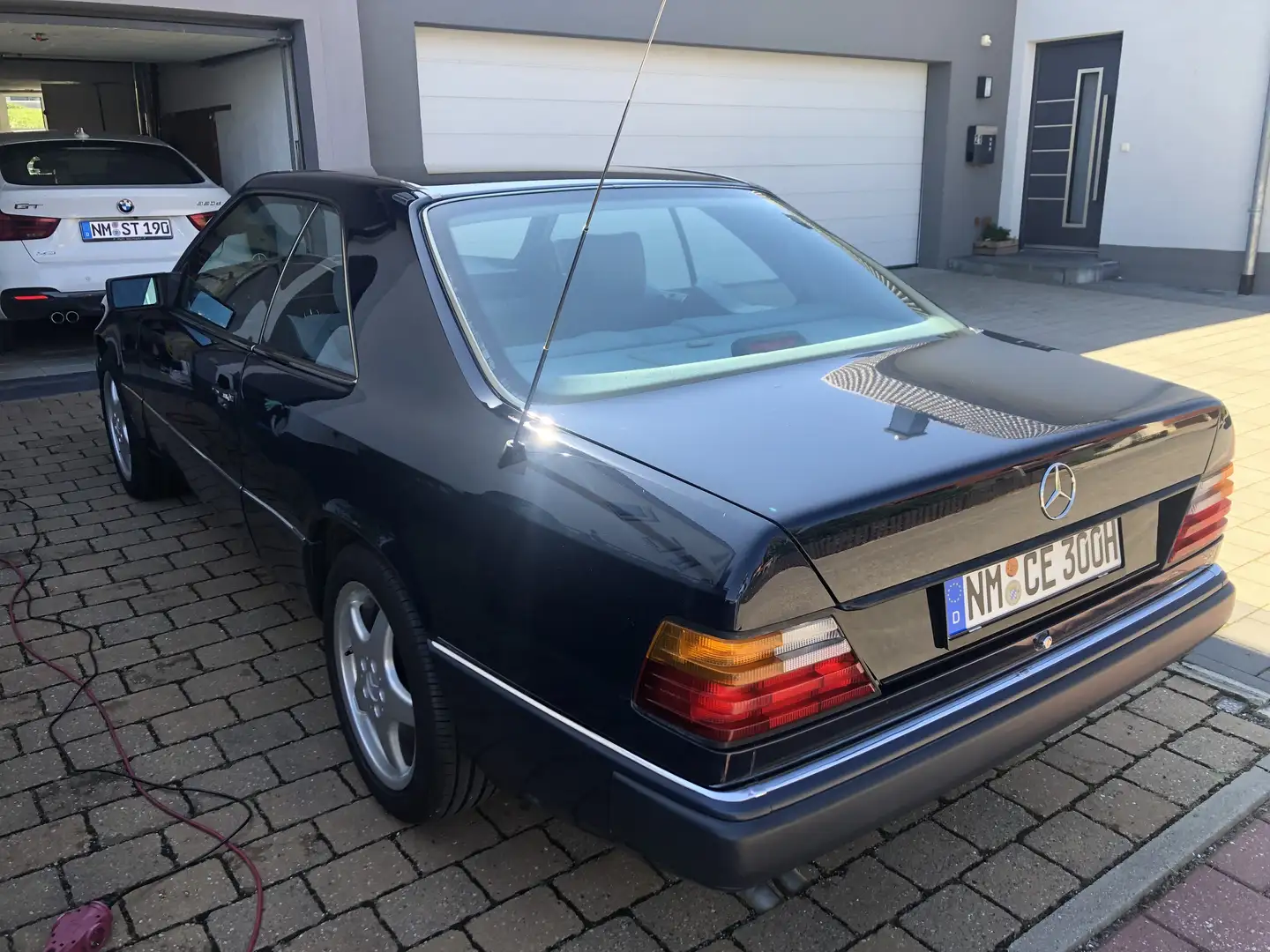 Mercedes-Benz Baureihe 124 Azul - 2