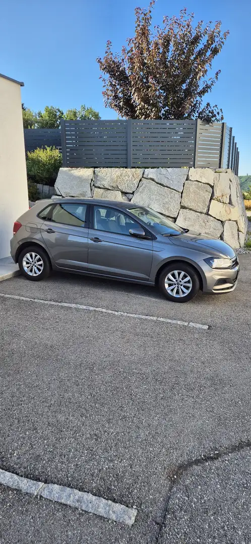 Volkswagen Polo VW Polo 1,0 Comfortline Limousine Grau - 2