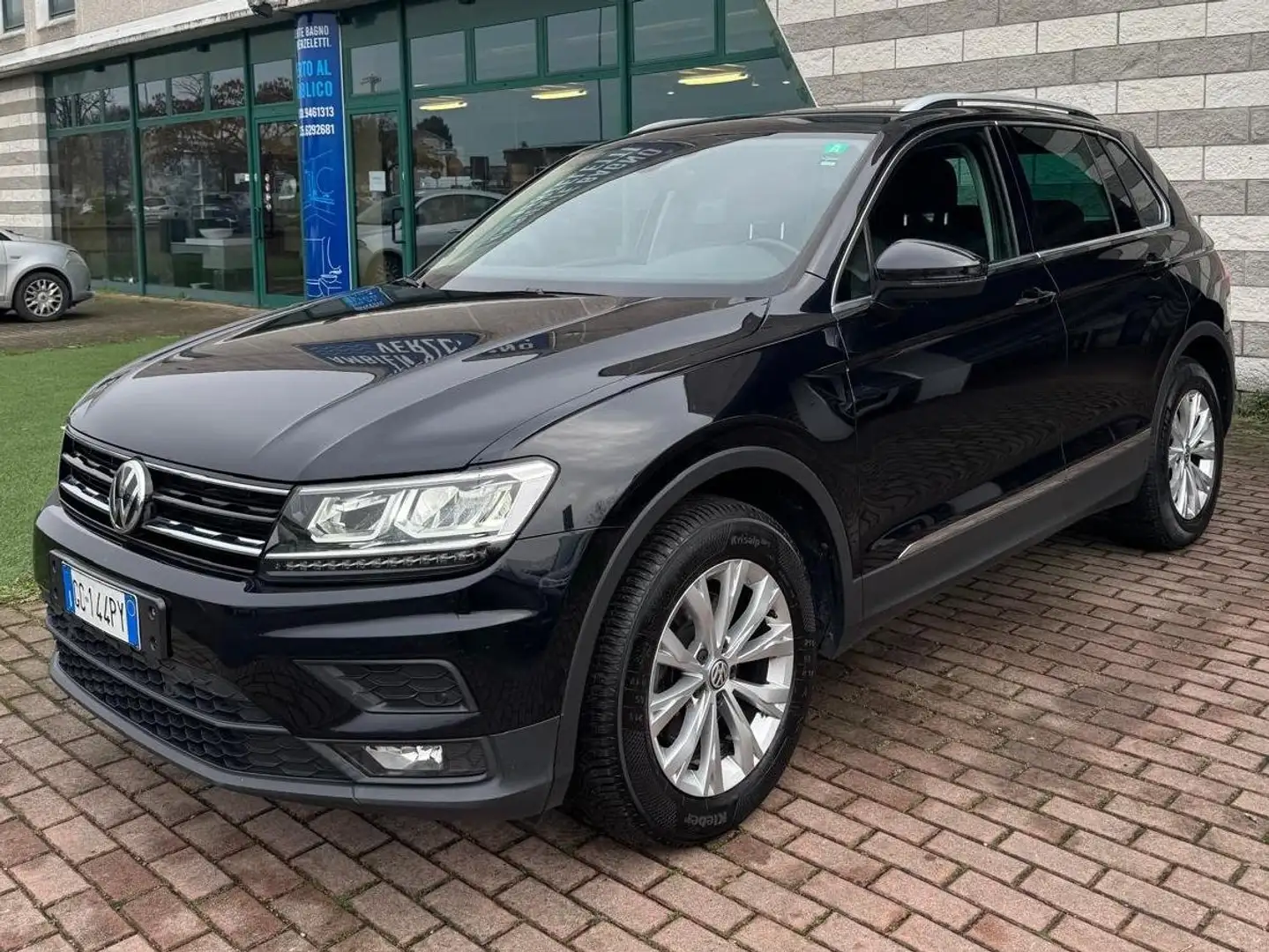 Volkswagen Tiguan 2.0 TDI SCR DSG ADVANCED BLUEMOTION TECHNOLOGY Zwart - 2