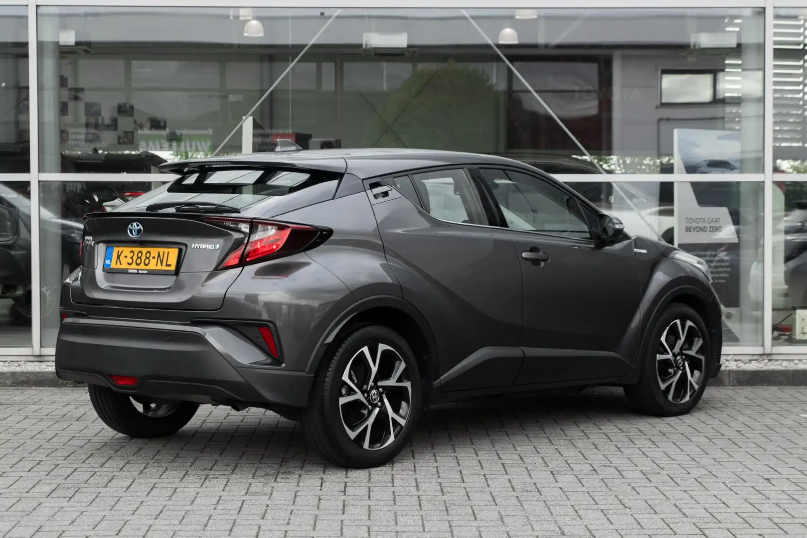 Toyota C-HR 1.8 Hybrid Dynamic Grigio - 2