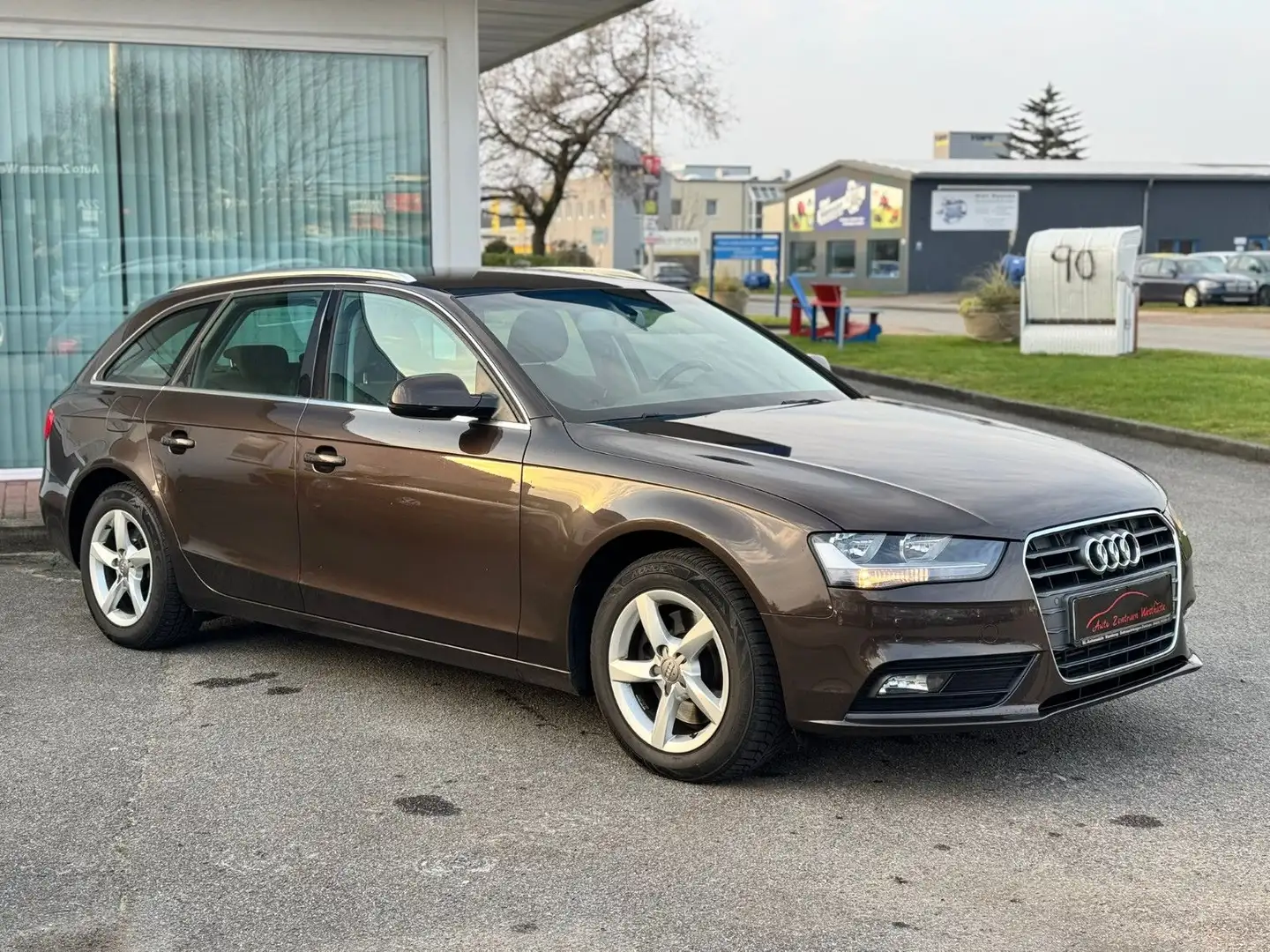 Audi A4 Avant Ambiente AHK SHZ Tempomat PDC Braun - 1