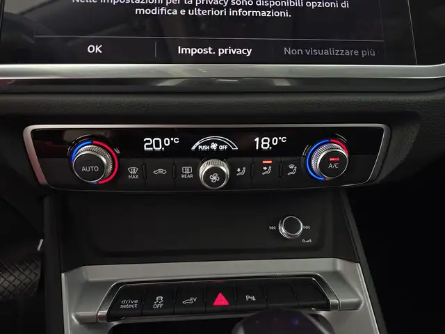 Audi Q3 view 13