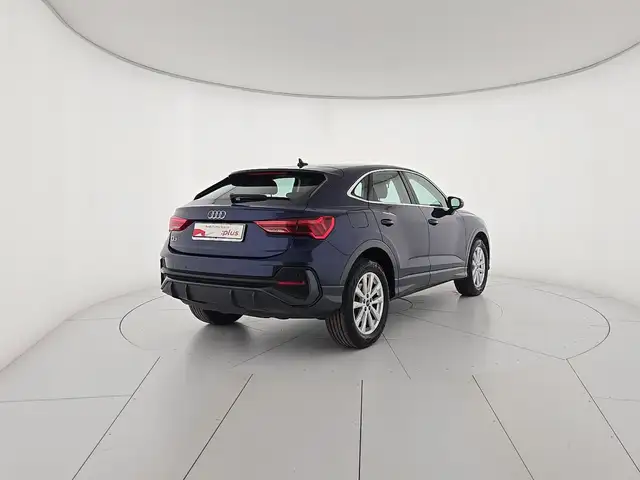 Audi Q3 view 5