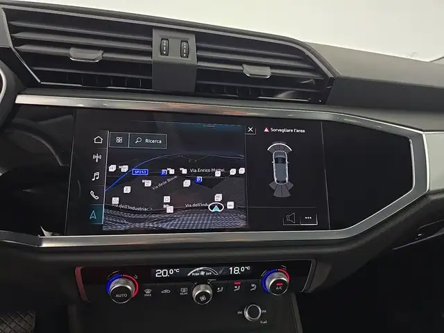 Audi Q3 view 14