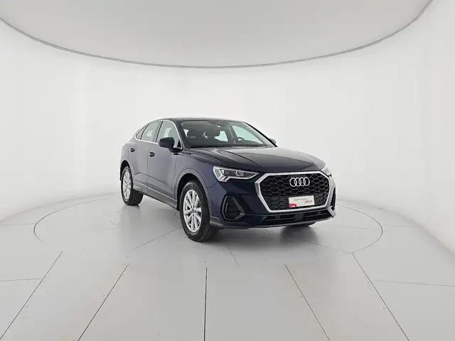 Audi Q3 view 6
