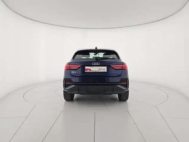 Audi Q3 view 4