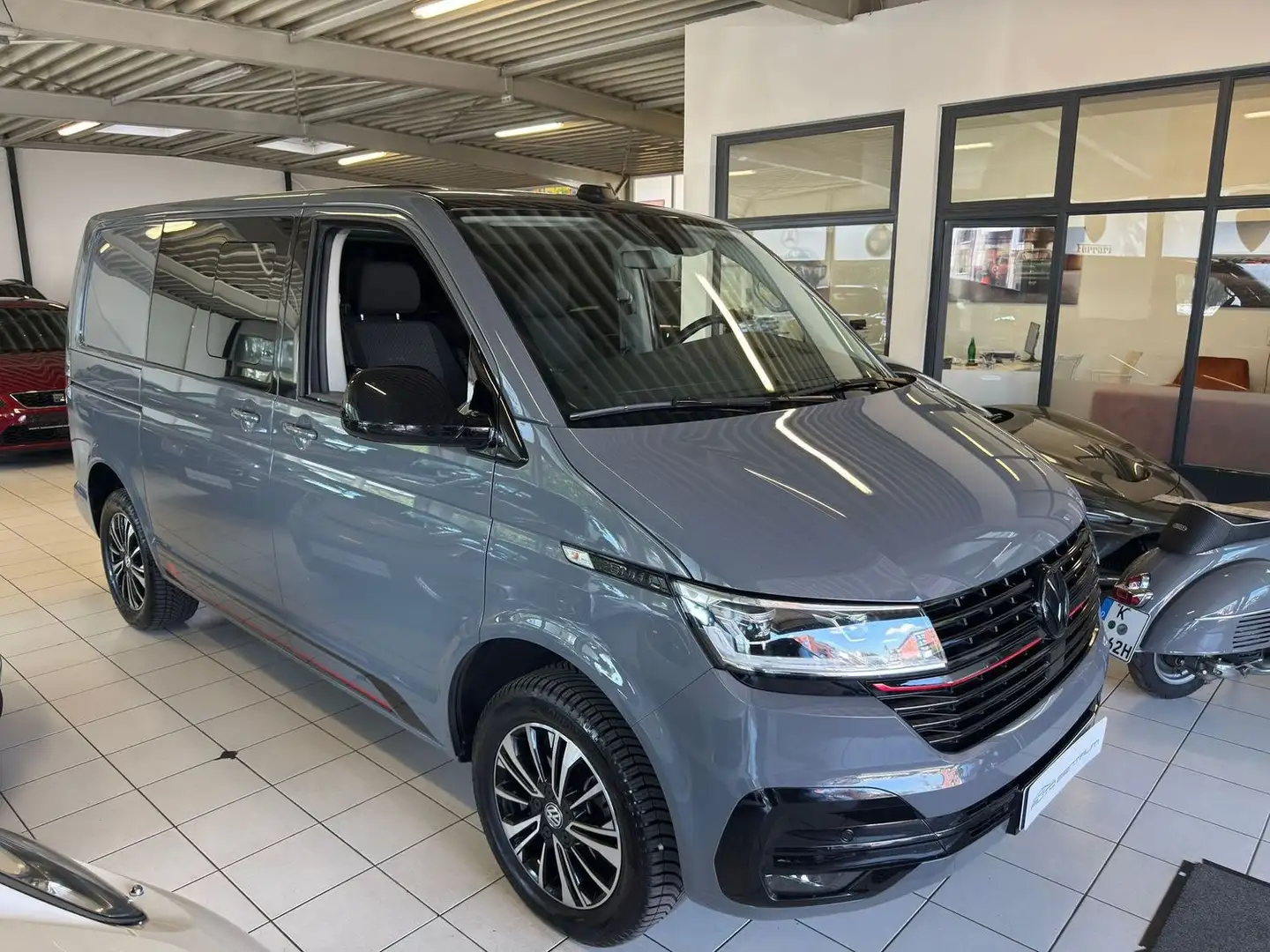 Volkswagen T6 Transporter PLUS Comfortline FWD Grau - 2