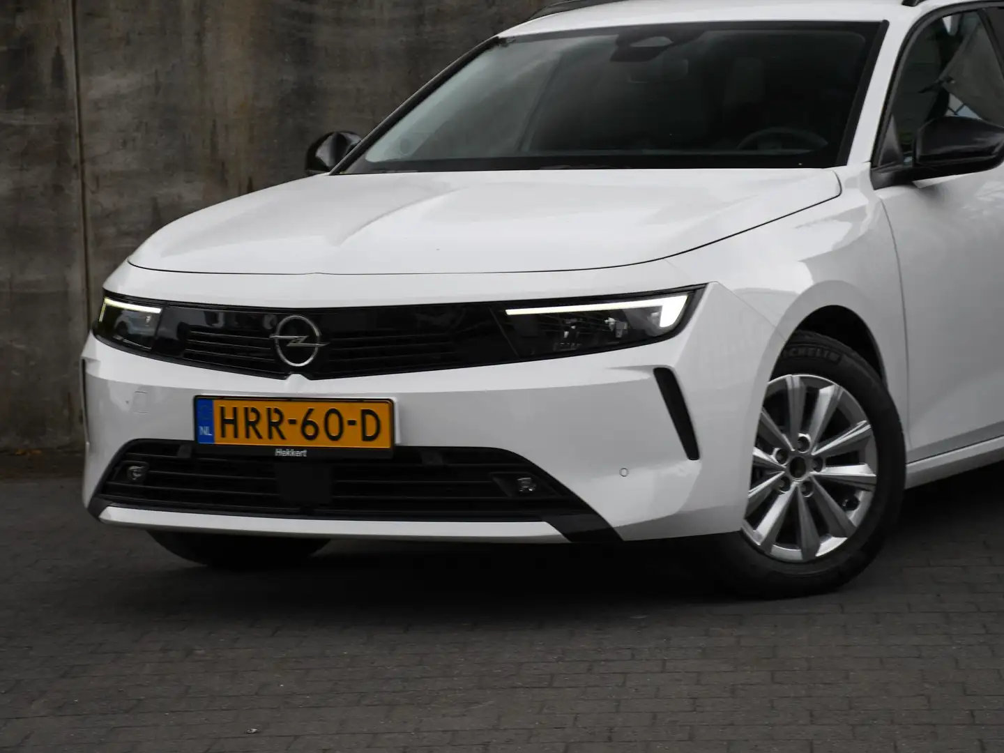 Opel Astra Sports Tourer Business Edition 1.2 Turbo 110pk ADA Wit - 2