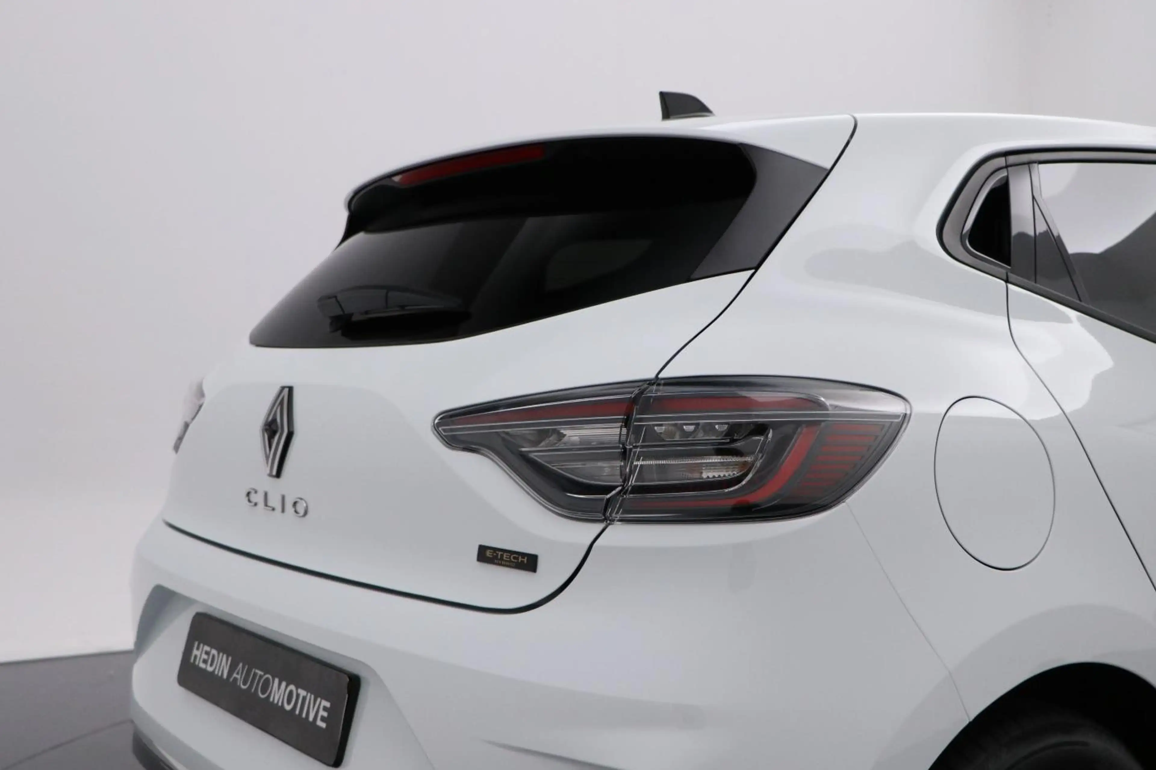 Renault Clio 1.6 E-Tech Full Hybrid 145 techno — photo 6