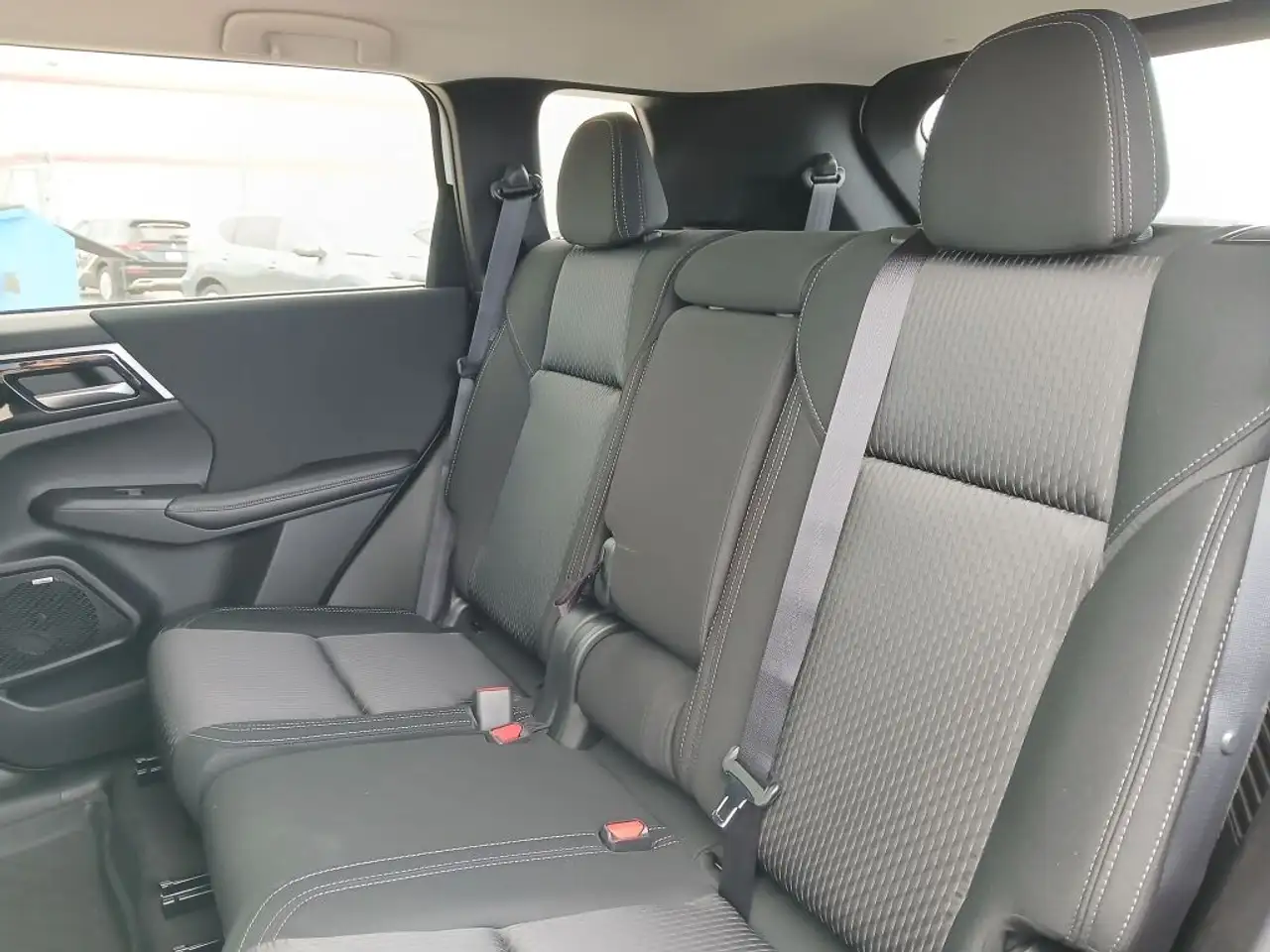 Mitsubishi Outlander снимка Mitsubishi Outlander