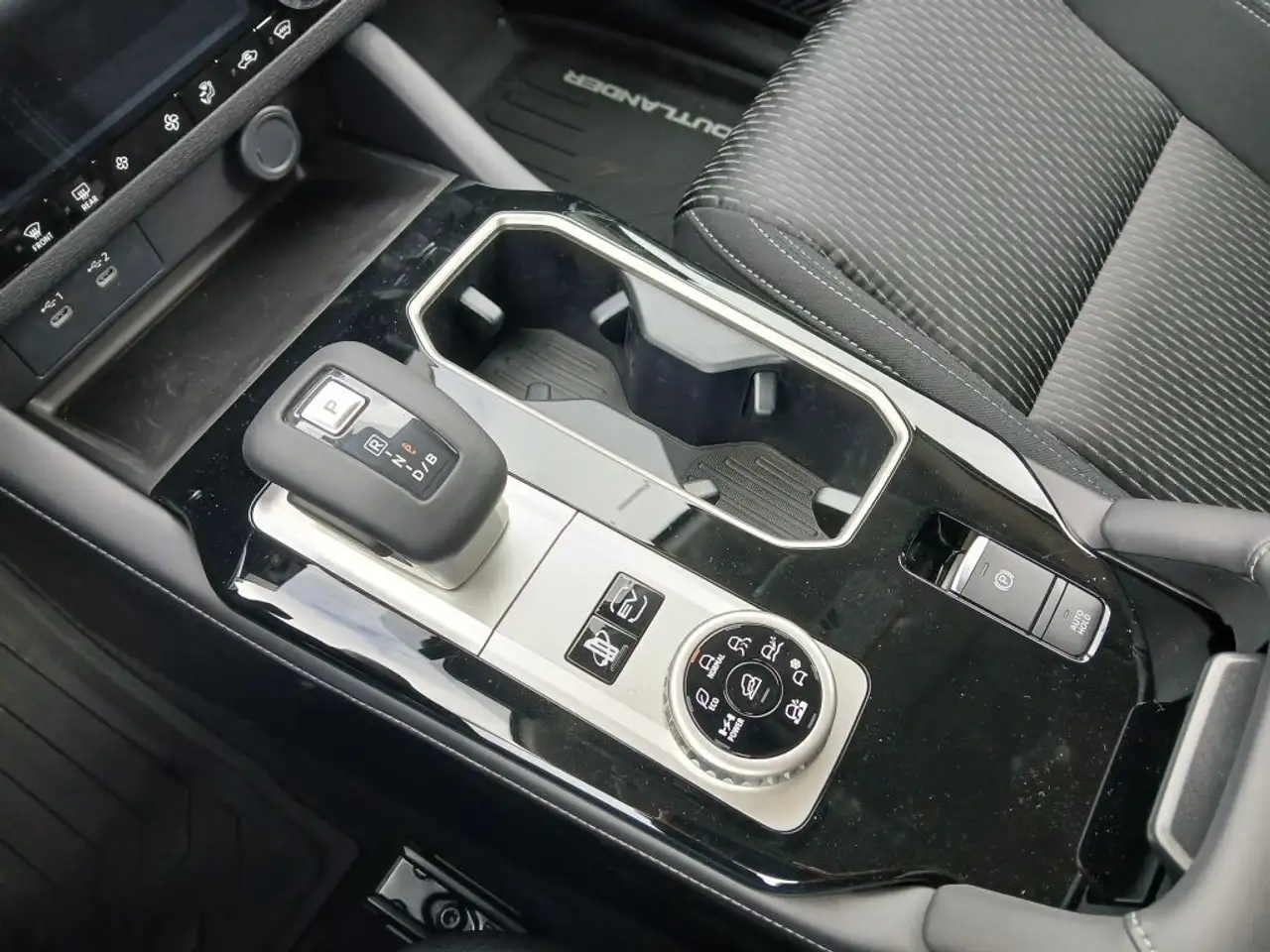 Mitsubishi Outlander снимка Mitsubishi Outlander