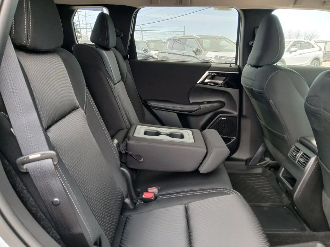 Mitsubishi Outlander снимка Mitsubishi Outlander