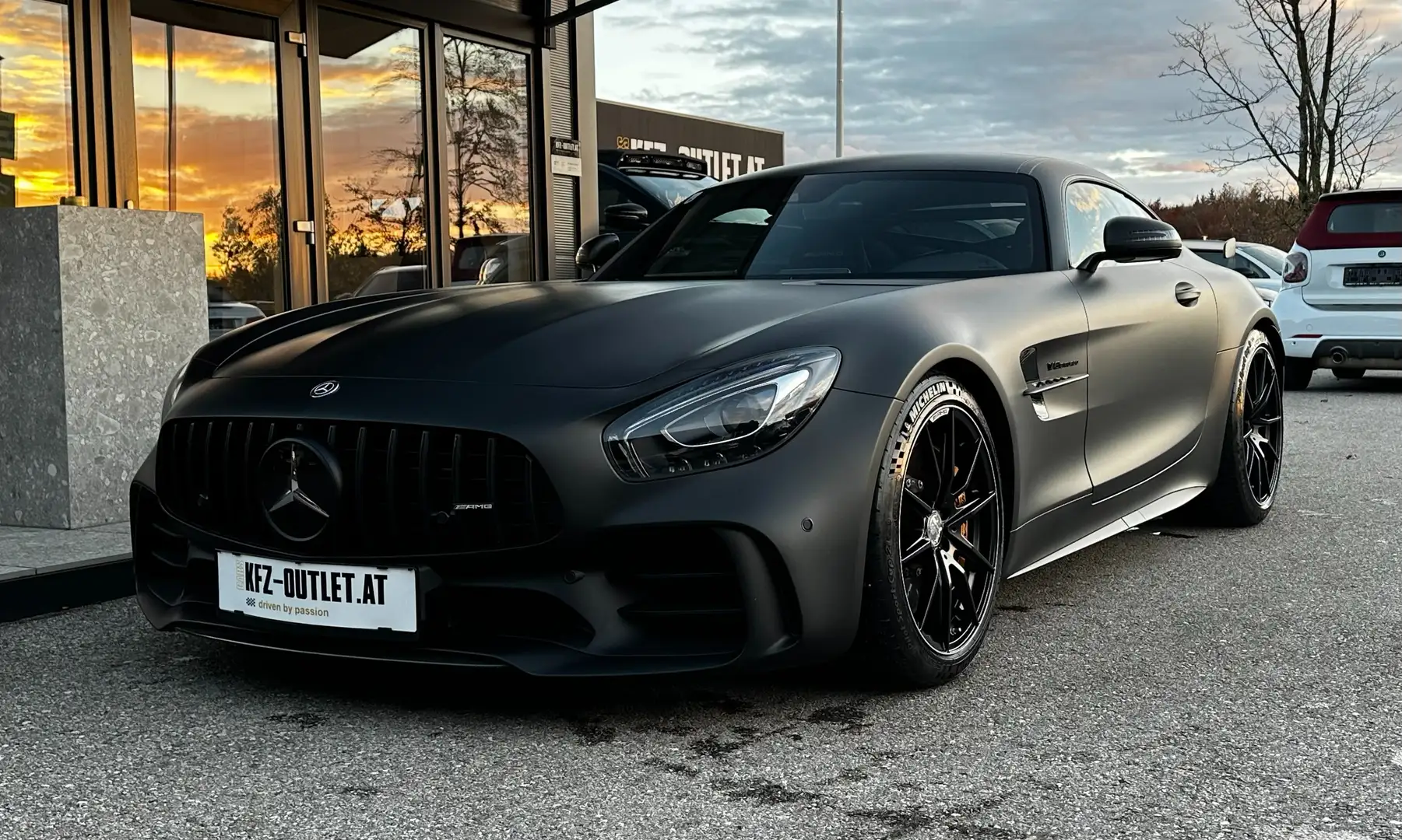 Mercedes-Benz AMG GT R *Carbon*Keramik*AMG Track Package* Šedá - 1